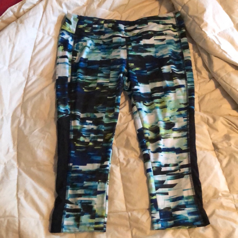 Avia workout capris